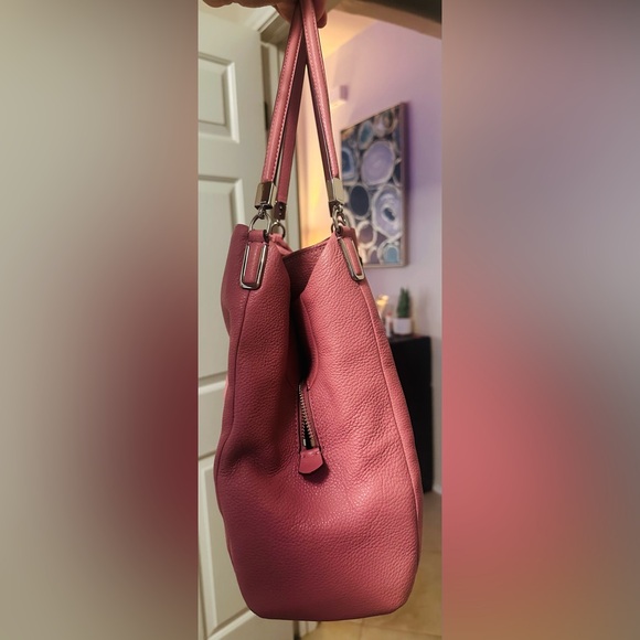 Coach Phoebe - Picture 2 of 3